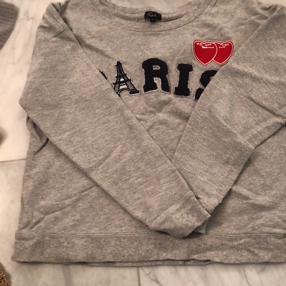 Size small heathered grey sweatshirt! Great with jeans or leggings - Picture 2 of 3